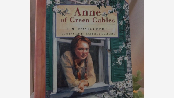 "Anne of Green Gables" - Hardcover Gift Book - Illustrated