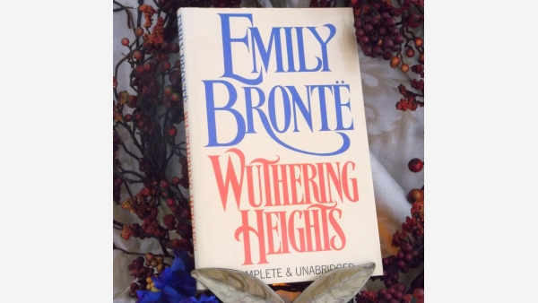 Gift Book: Wuthering Heights - Emily Bronte