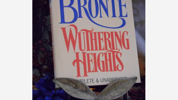 Gift Book: Wuthering Heights - Emily Bronte