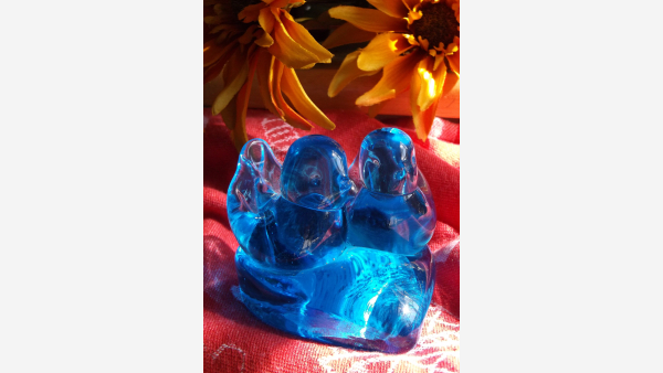 home-treasures.com - Glass Bluebirds on Heart-shaped Base - A Lovely Gift!