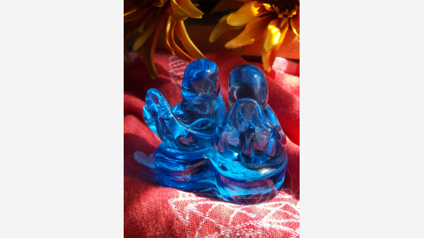 home-treasures.com - Glass Bluebirds Figurine - Rear View