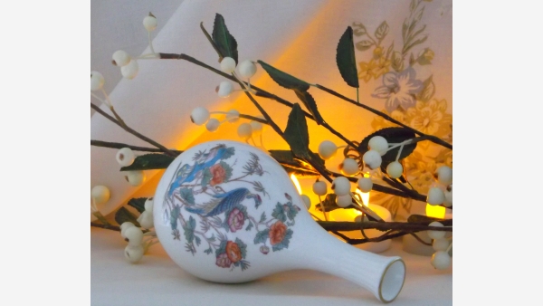 Wedgwood Fine-Bone-China Decorative Vase - Exotic Bird