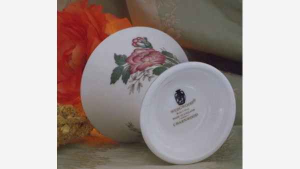 home-treasures.com - Wedgwood's "Charnwood" Porcelain Vase