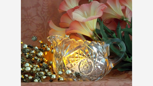home-treasures.com - Elegant Cut-Crystal Creamer - Free Shipping!