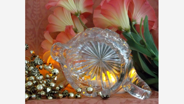 home-treasures.com - Elegant Cut-Crystal Creamer - Free Shipping!