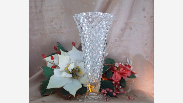 home-treasures.com - Diamond-Cut Crystal Vase - Free Shipping!