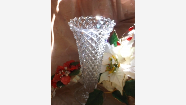 home-treasures.com - Diamond-Cut Crystal Vase - Free Shipping!
