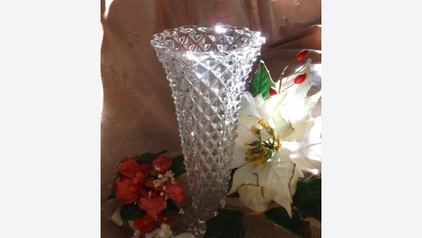 home-treasures.com - Diamond-Cut Crystal Vase - Free Shipping!