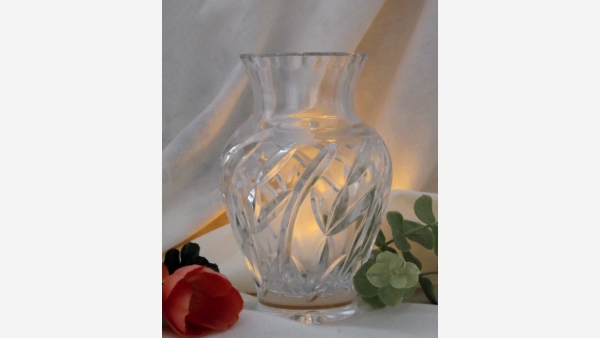 Cut-Crystal Vase with Wheat-Grain Design - Scalloped Rim