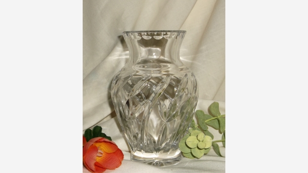 Cut-Crystal Vase with Wheat-Grain Design - Scalloped Rim