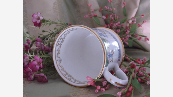 home-treasures.com - Buckingham Palace Collectible Mug - A Lovely Gift!