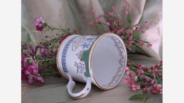 home-treasures.com - Buckingham Palace Collectible Mug - A Lovely Gift!