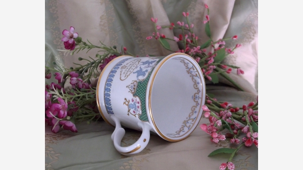 home-treasures.com - Buckingham Palace Collectible Mug - A Lovely Gift!