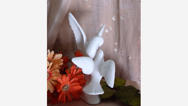 home-treasures.com - Loving Doves Figurine - Free Shipping!