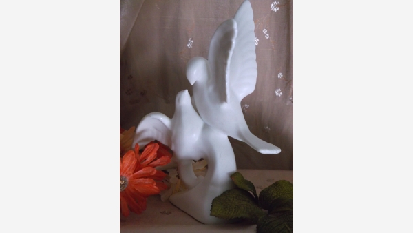 home-treasures.com - Loving Doves Figurine - Free Shipping!