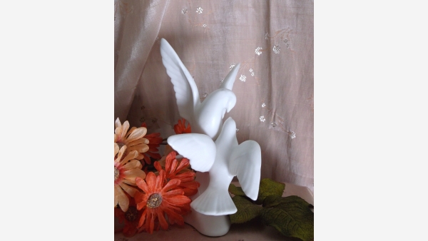 home-treasures.com - Loving Doves Figurine - Free Shipping!