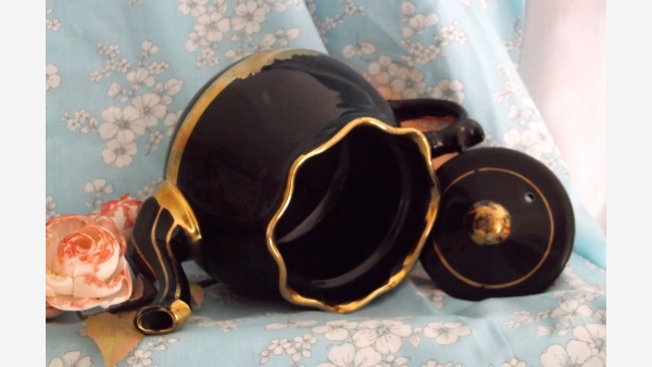 home-treasures.com - Arthur Wood Collectible Teapot - Rim View