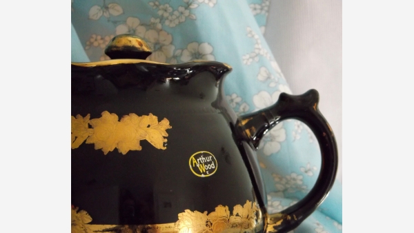 home-treasures.com - Arthur Wood Collectible Teapot - Label View