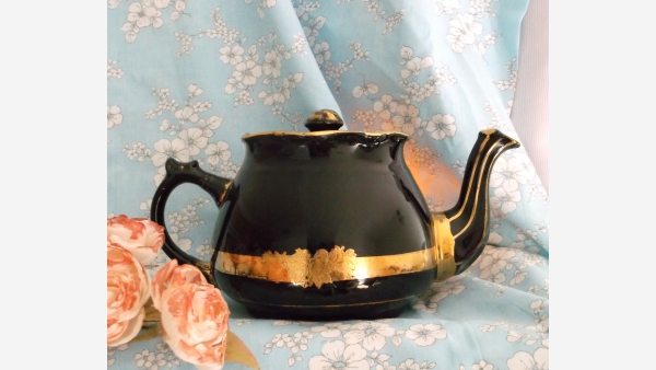home-treasures.com - Arthur Wood Collectible Teapot - Opposite Side