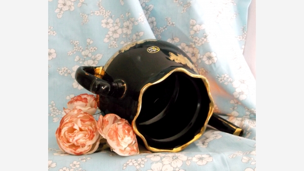 home-treasures.com - Arthur Wood Collectible Teapot - Rim View