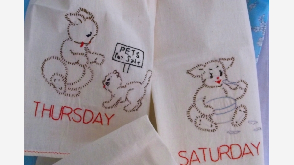 home-treasures.com - Set of Three Cottage Kitchen Towels - Free Shipping!
