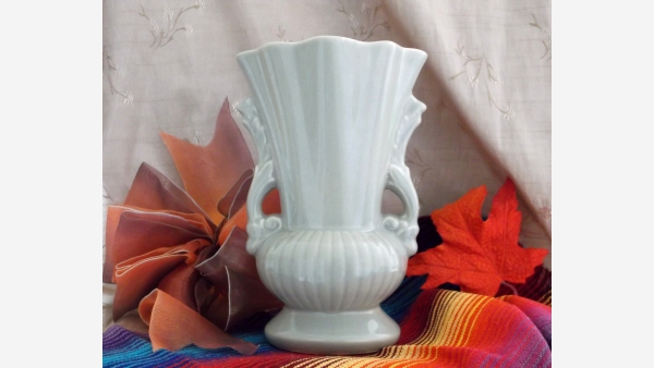 home-treasures.com - Red Wing Gray Vase - Vtg. Collector's Piece