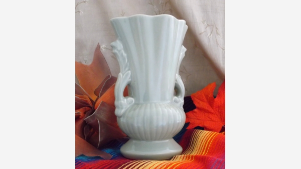 home-treasures.com - Red Wing Gray Vase - Vtg. Collector's Piece