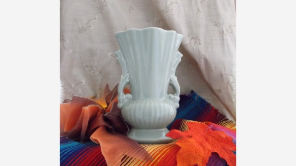 home-treasures.com - Red Wing Gray Vase - Vtg. Collector's Piece