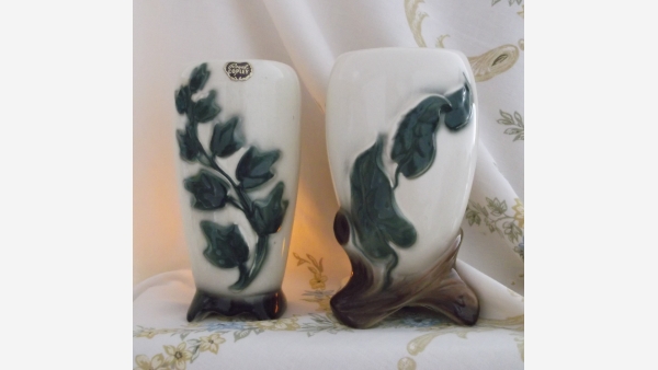 Retro Ivy-Vine Vases - Sold as a Pair