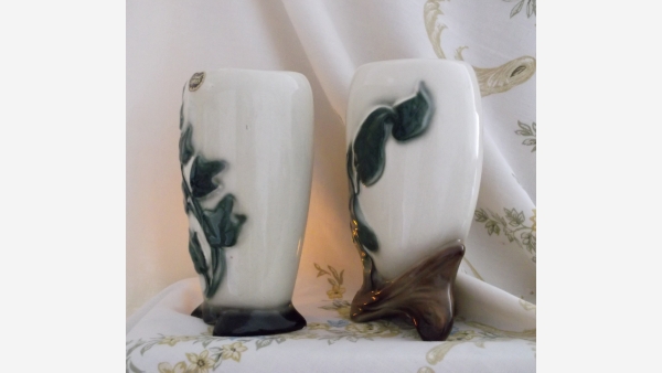 Retro Ivy-Vine Vases - Sold as a Pair