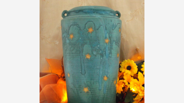 home-treasures.com - Craftsman Pottery Urn - Free Shipping!