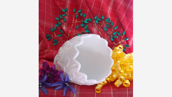 home-treasures.com - Milk-Glass Petals Vase - Free Shipping!