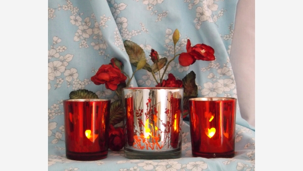 home-treasures.com - Set of 3 Votives - Ruby and Silver Reflective