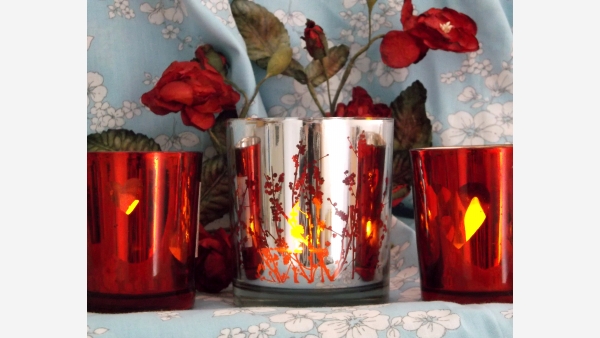 home-treasures.com - Set of 3 Votives - Ruby and Silver Reflective