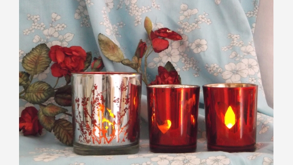 home-treasures.com - Set of 3 Votives - Ruby and Silver Reflective