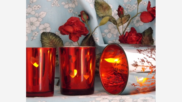 home-treasures.com - Set of 3 Votives - Ruby and Silver Reflective
