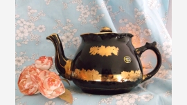 home-treasures.com - Arthur Wood Collectible Teapot - A Fine Gift!