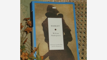 "Hamlet" - Shakespeare - Fine Paperback Edition - Free Shipping!