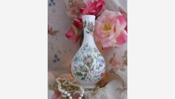 English Bone-China Vase - "Wild Tudor" Design - Free Shipping!