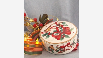 MIKASA Holiday Keepsakes Dish -- Vibrant Colors! -- Free Shipping!